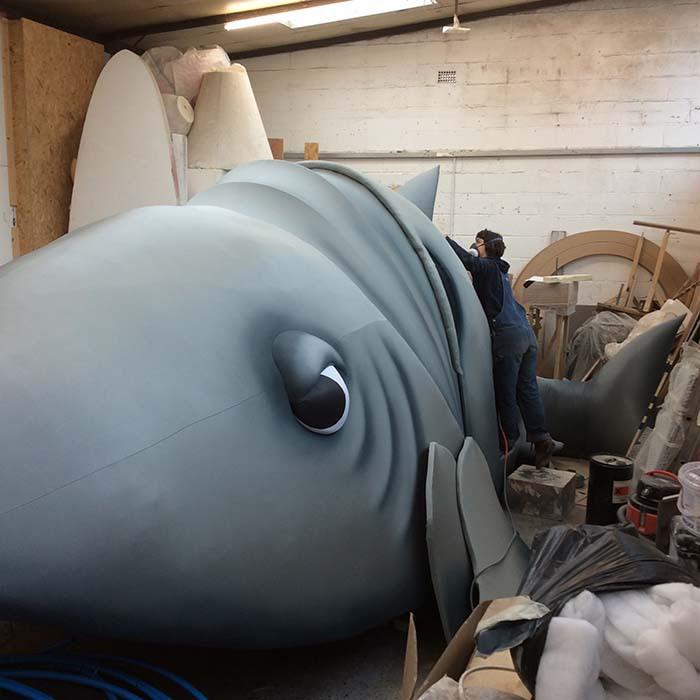 3 Itv bigheads giant Paparazzi shark