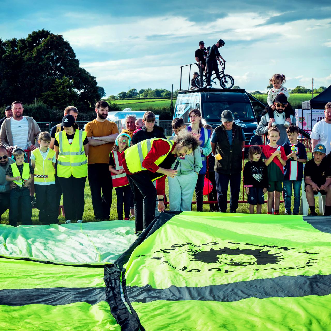 Viggo Venn Giant HiVis Vest Guinness Book of Records