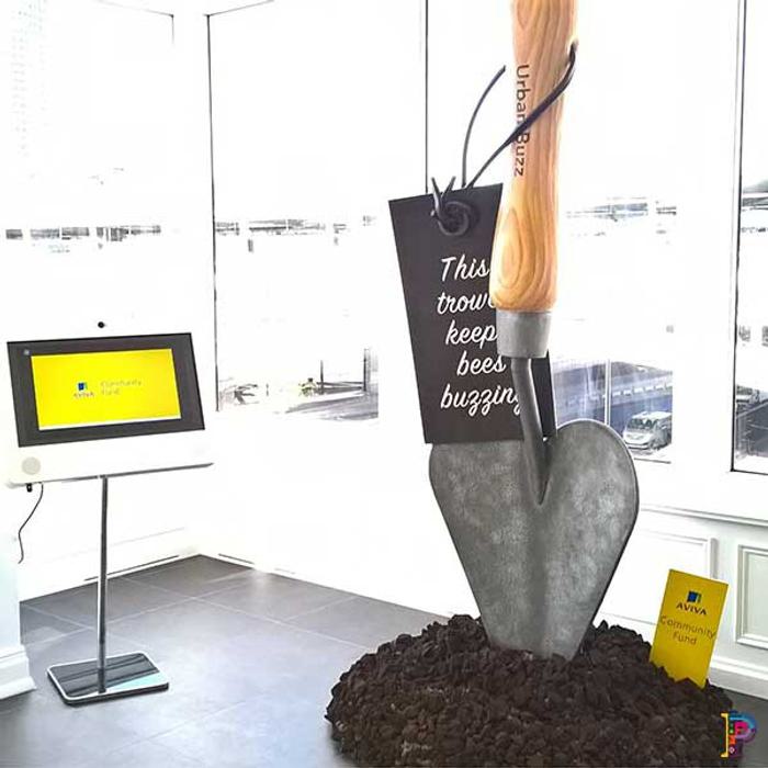 Giant trowel garden tool