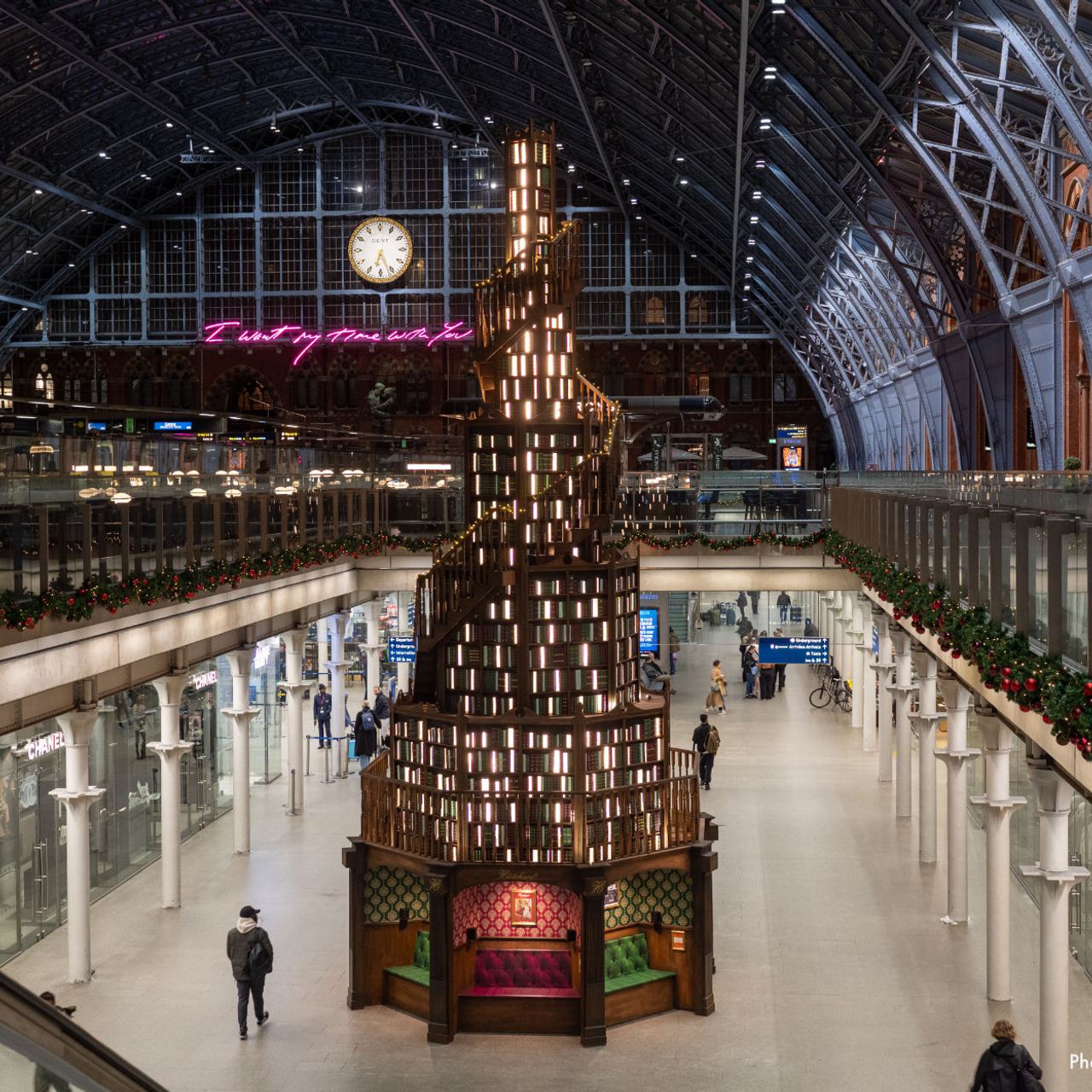 St Pancras International Christmas Tree Bookcase Hatchards Finished 3